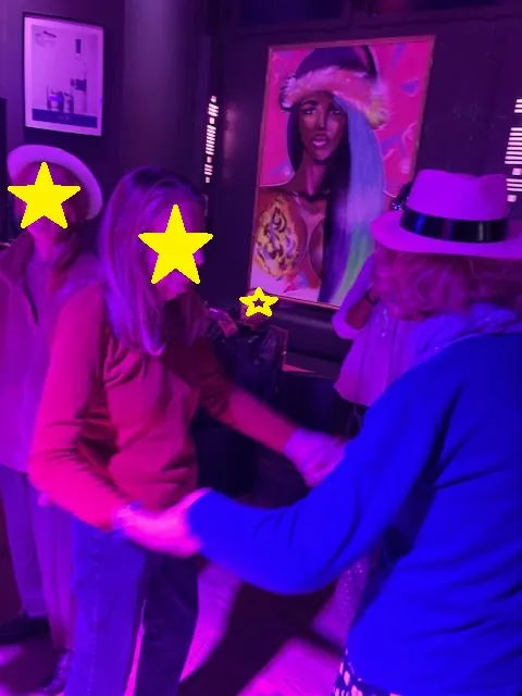Sur la piste de danse... en  discothèque