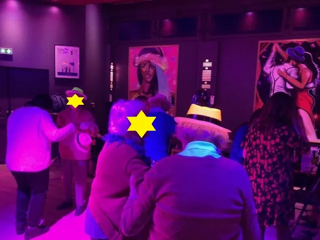 Sur la piste de danse... en  discothèque