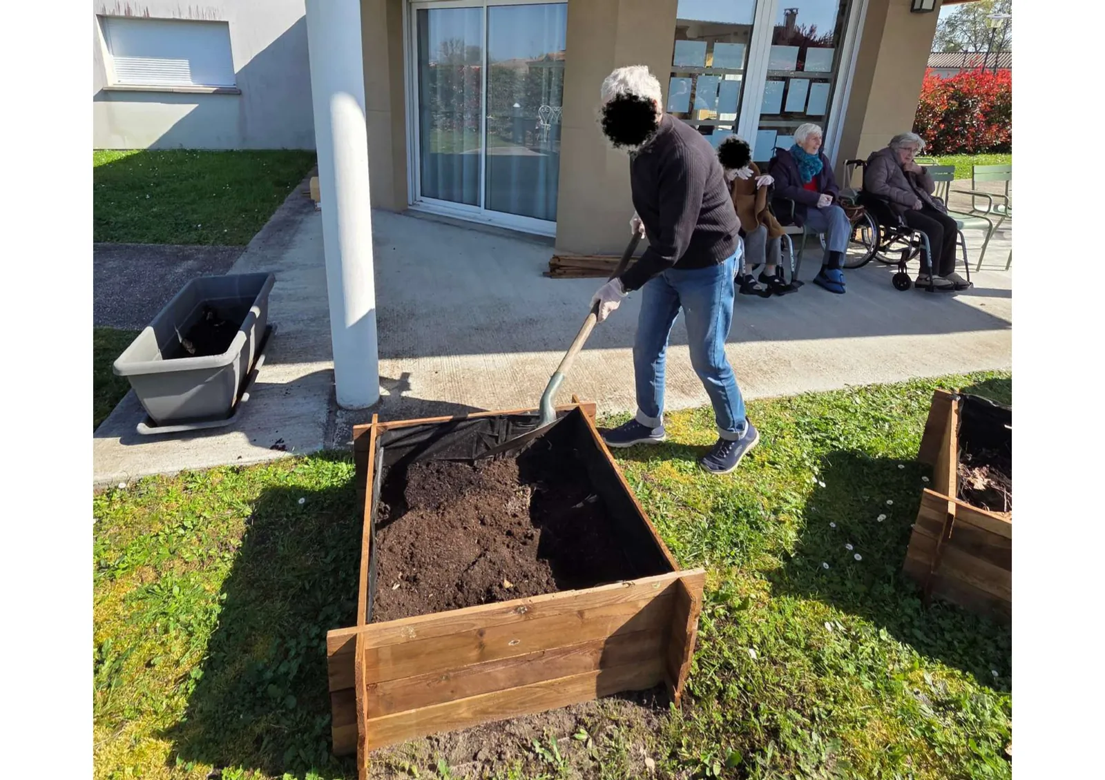 Journée lumineuse au potager de l’Accueil de Jour