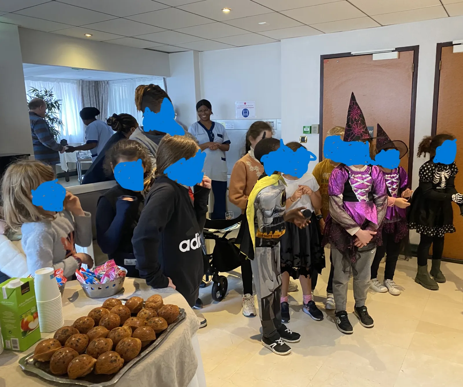UN PETIT AIR D’HALLOWEEN VISITE SURPRISE AUX MARINES