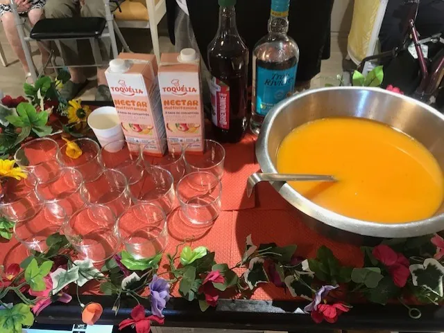 Un Bar Qui Se Déplace, Une Ambiance Qui S’installe