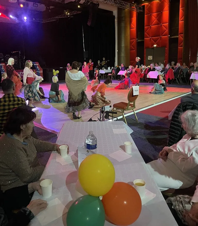 Sortie au Bal du Téléthon pour les résidents des Vallières 