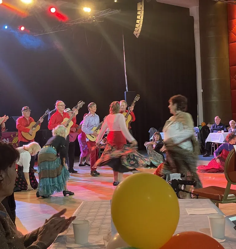 Sortie au Bal du Téléthon pour les résidents des Vallières 