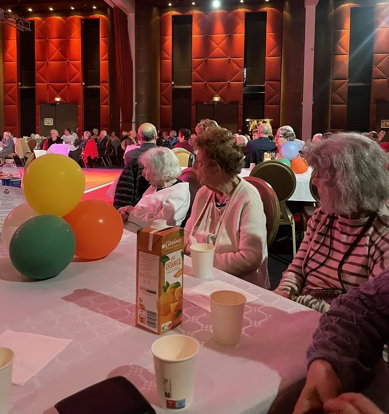Sortie au Bal du Téléthon pour les résidents des Vallières 