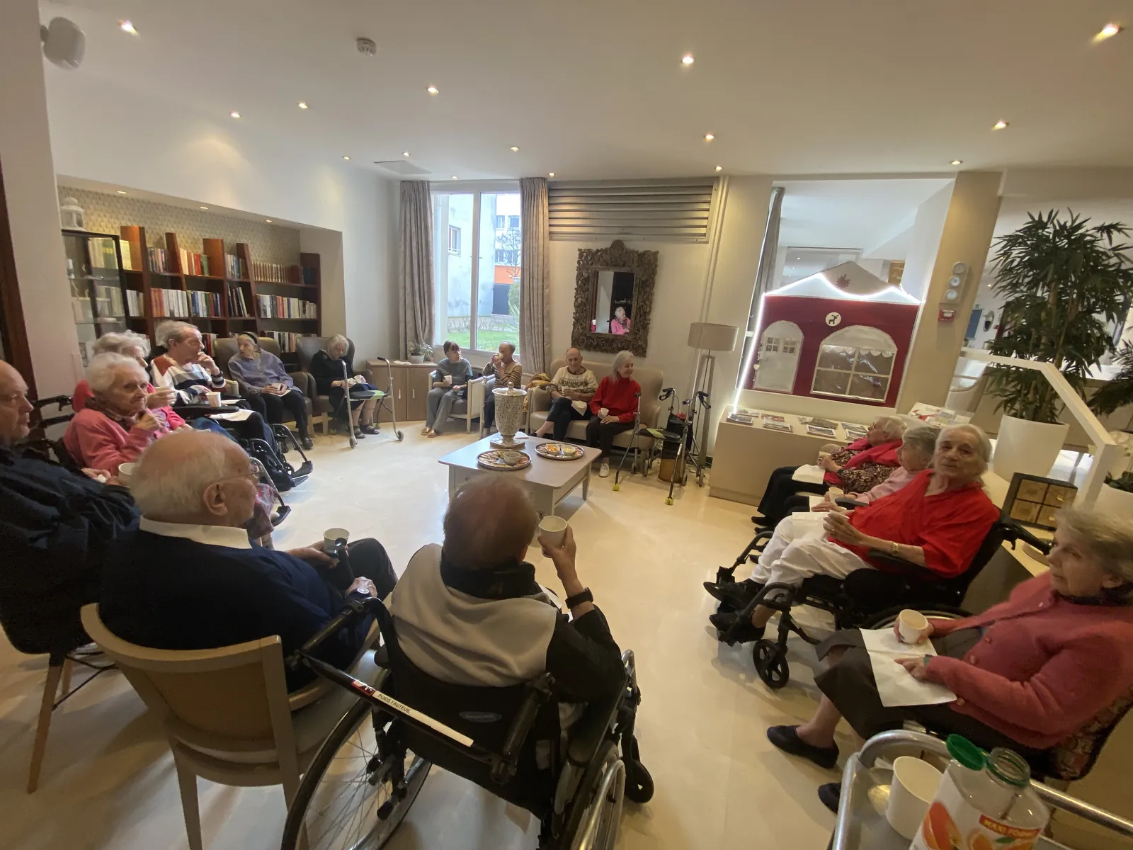 LA FETE CONTINUE UN PEU 