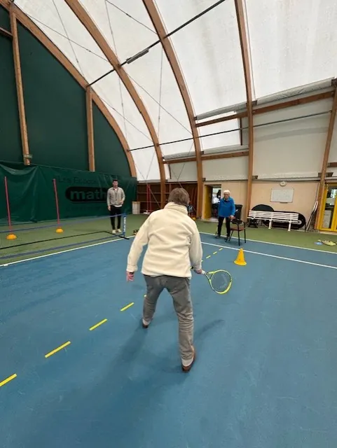 On commence un nouveau sport aux terrasses! Le Tennis!