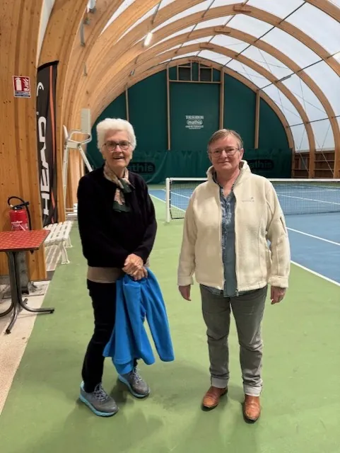 On commence un nouveau sport aux terrasses! Le Tennis!