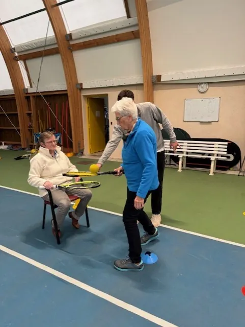 On commence un nouveau sport aux terrasses! Le Tennis!