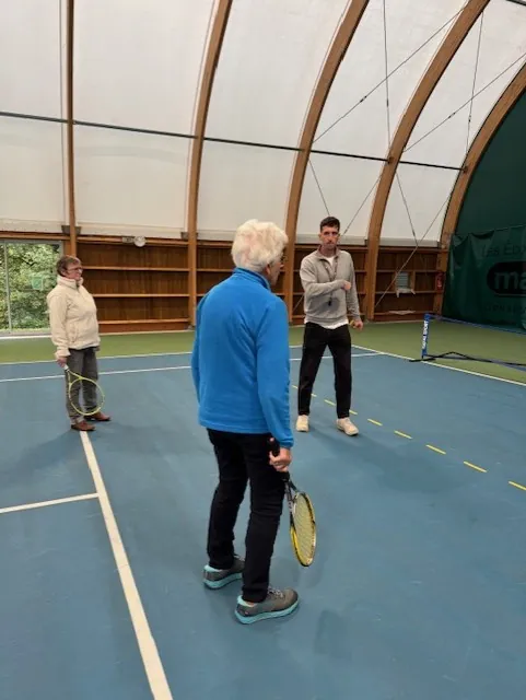 On commence un nouveau sport aux terrasses! Le Tennis!