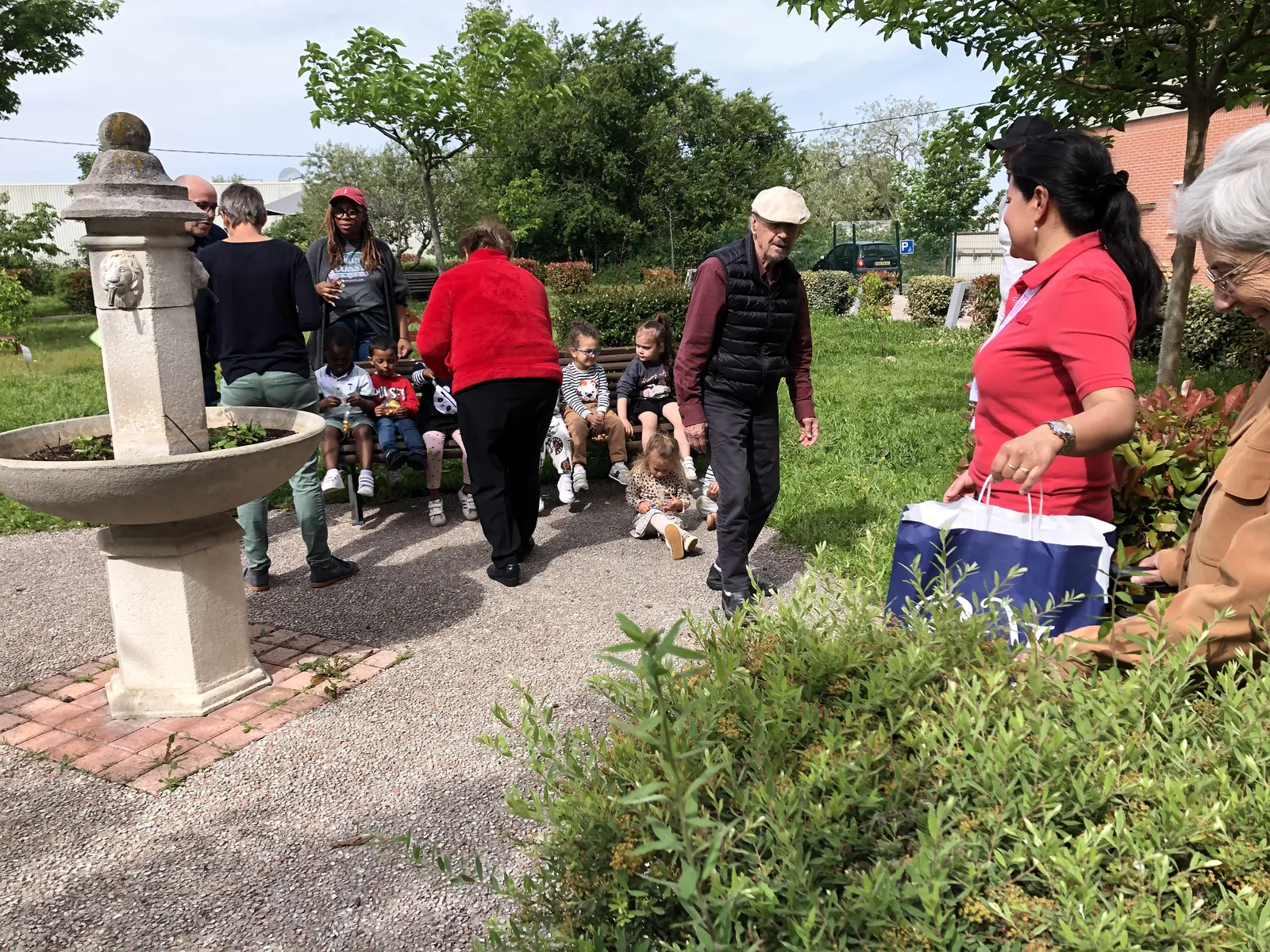 Chasse aux œufs intergénérationnelle à la Résidence Nouvelle Orléans : un moment de partage et de joie