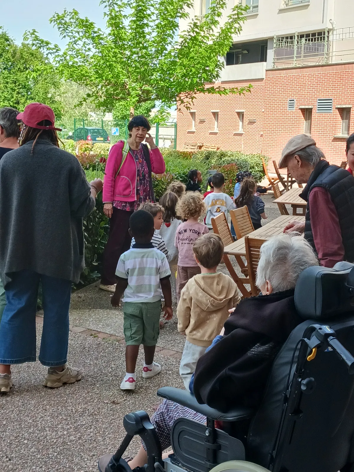 Chasse aux œufs intergénérationnelle à la Résidence Nouvelle Orléans : un moment de partage et de joie