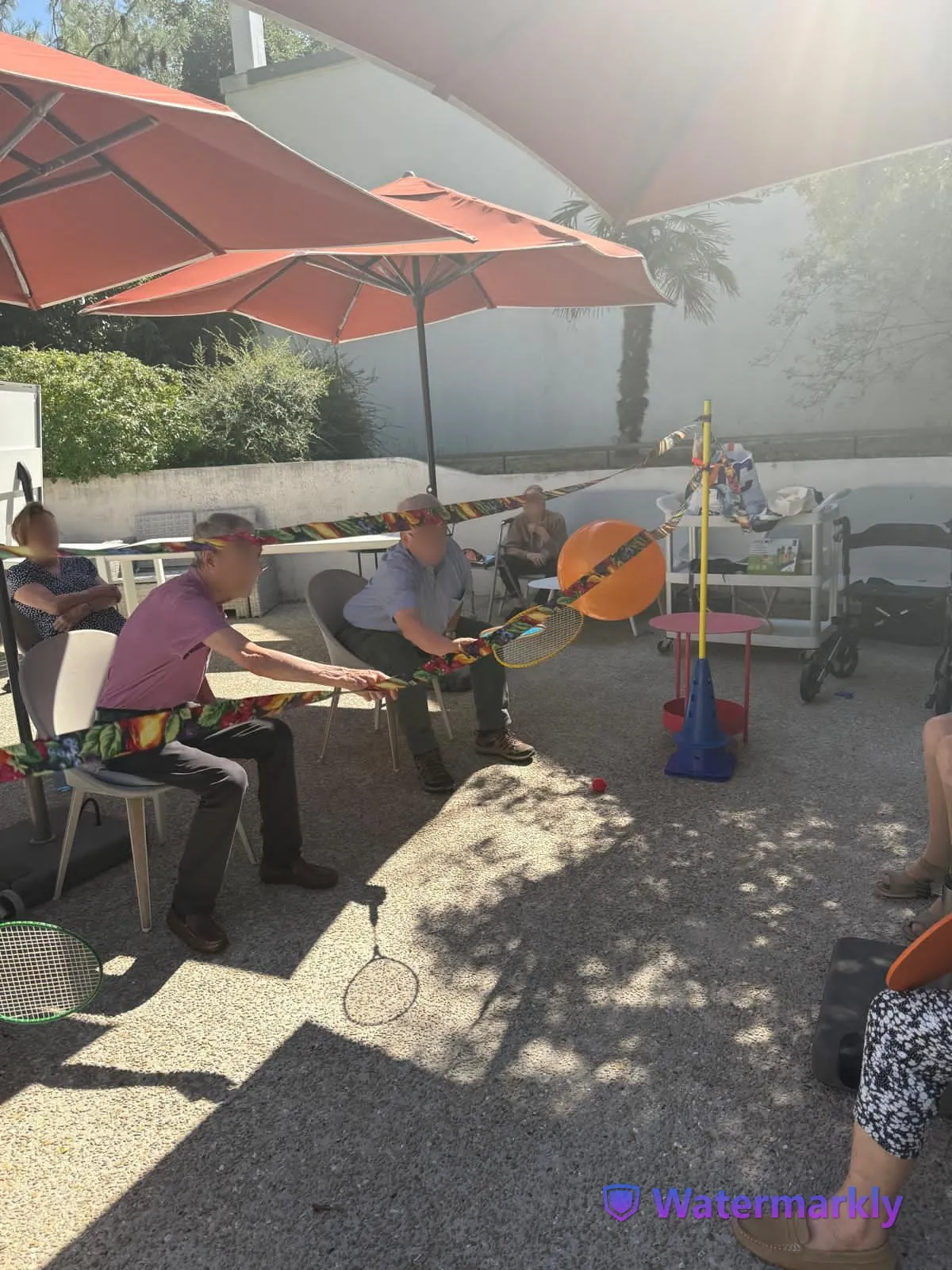 Volley adapté sur la terrasse : rires et bonne humeur