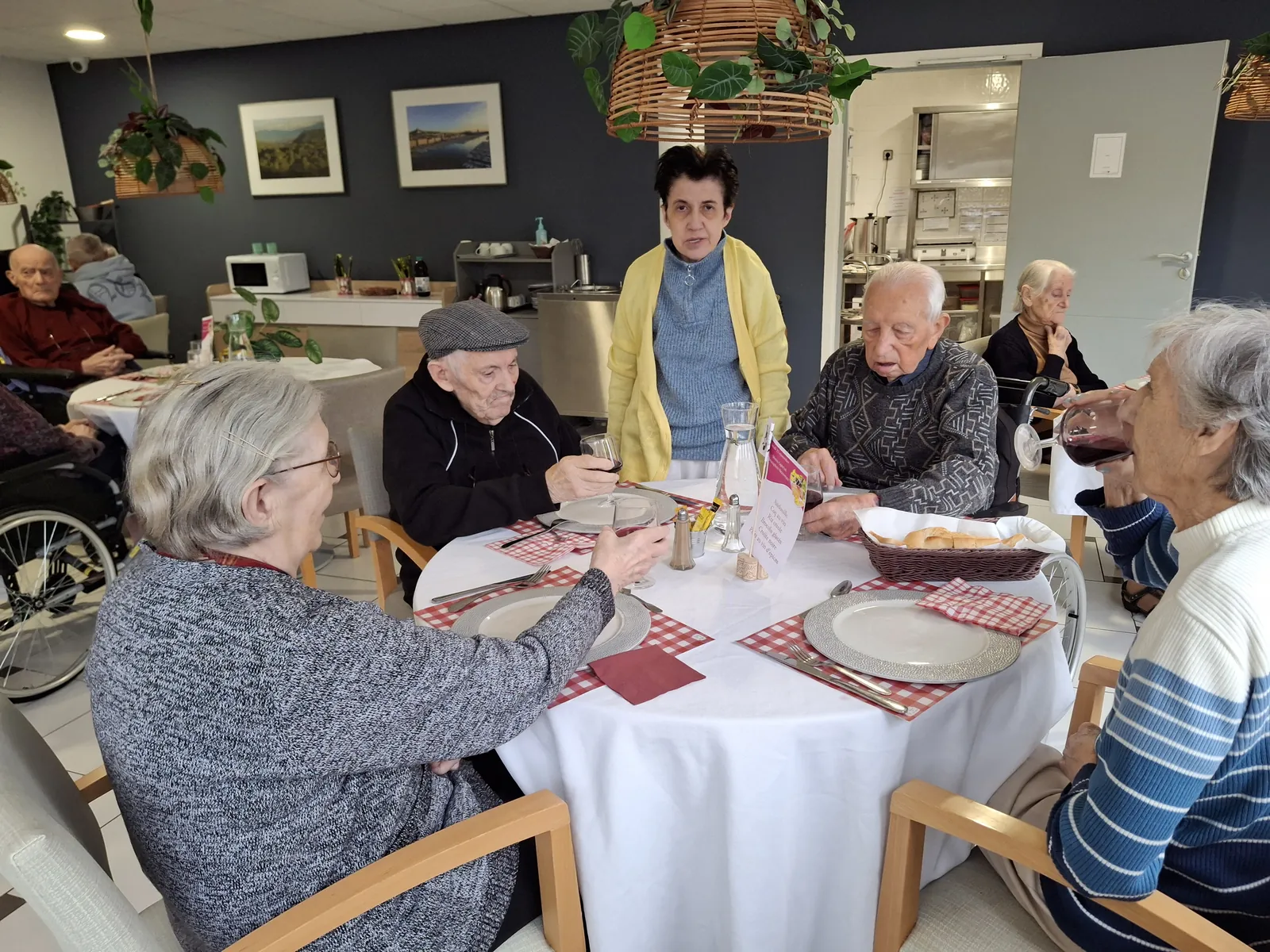 Arrivée du Beaujolais nouveau à table 