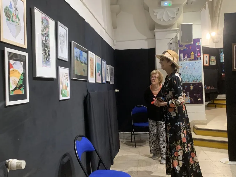Visite d'exposition à la médiathèque Condorcet