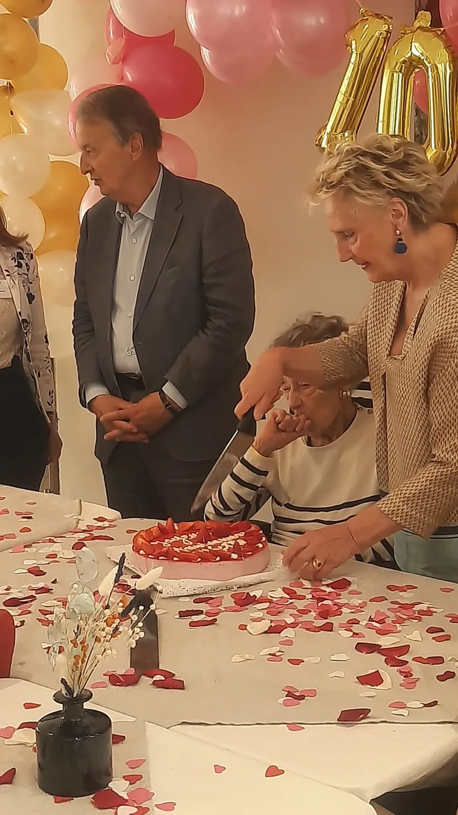 Un siècle de vie : joyeux anniversaire à Madame L. pour ses 100 ans – Résidence Les Adrets