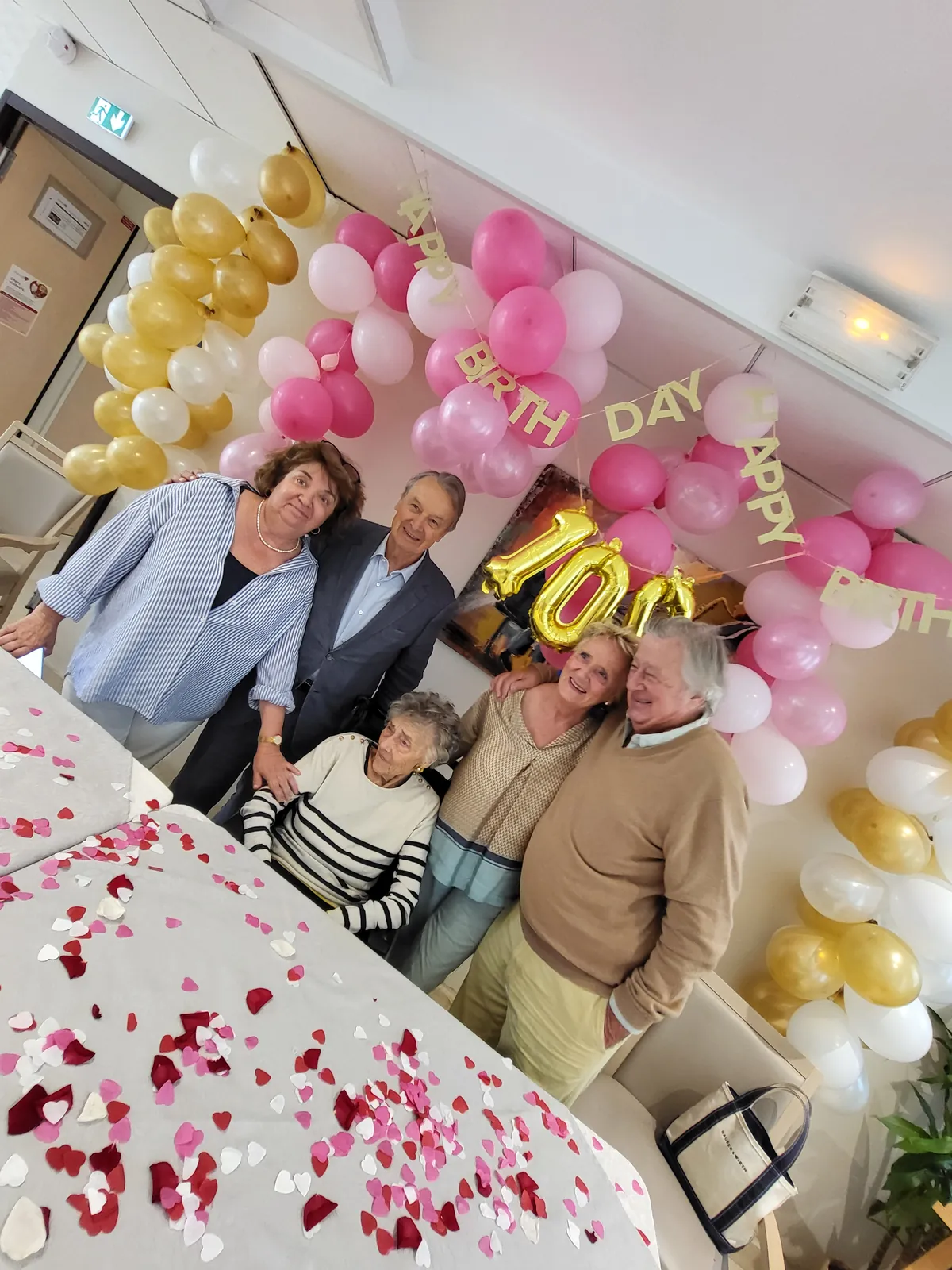 Un siècle de vie : joyeux anniversaire à Madame L. pour ses 100 ans – Résidence Les Adrets