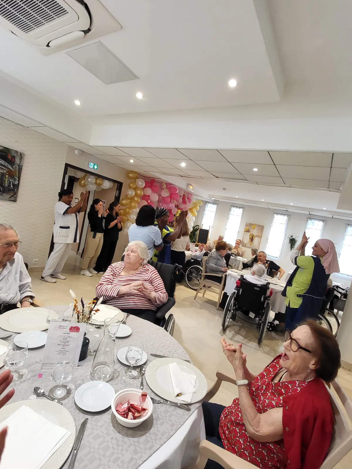 Un siècle de vie : joyeux anniversaire à Madame L. pour ses 100 ans – Résidence Les Adrets
