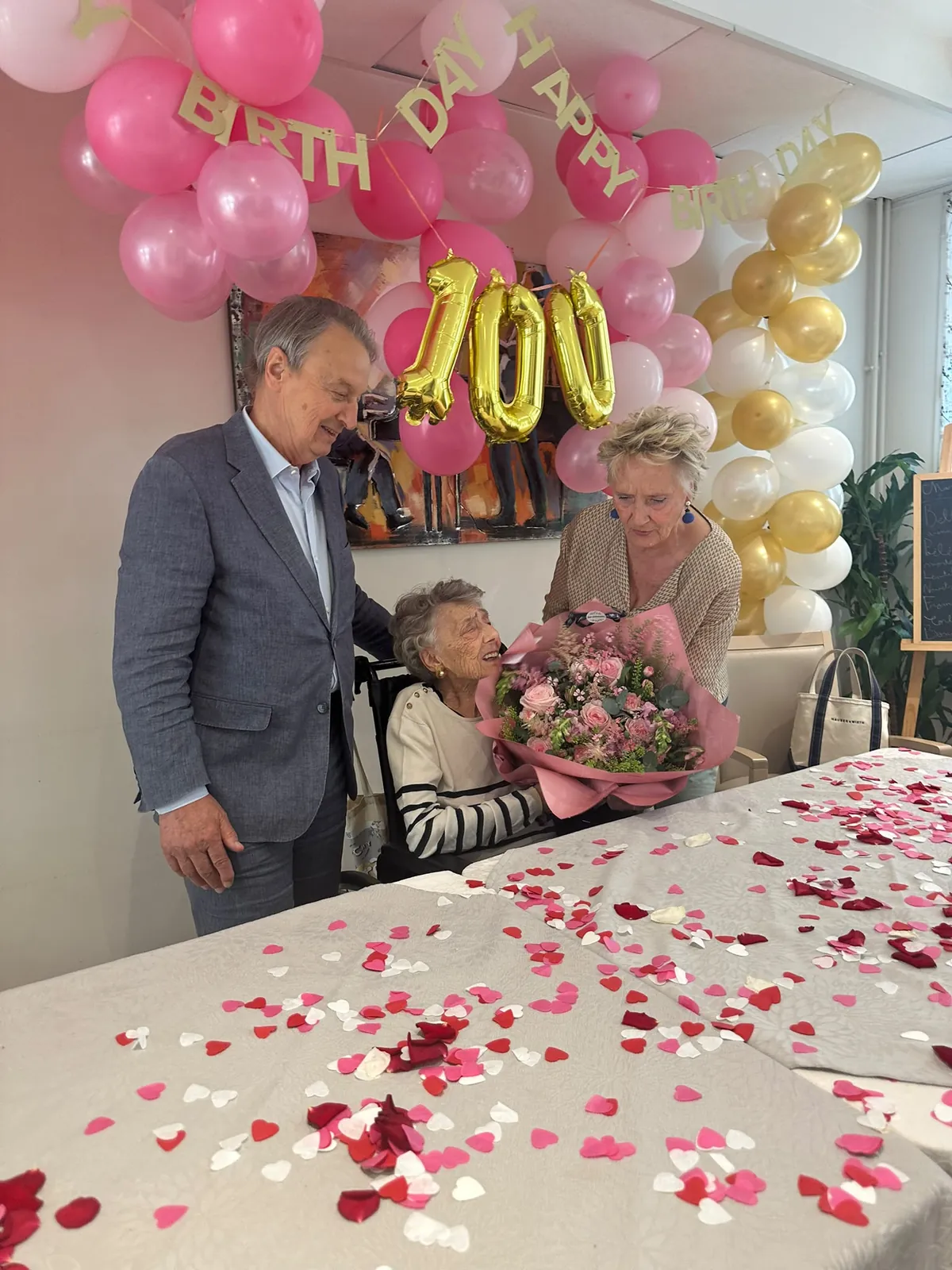 Un siècle de vie : joyeux anniversaire à Madame L. pour ses 100 ans – Résidence Les Adrets