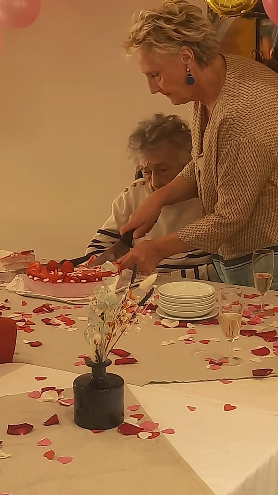 Un siècle de vie : joyeux anniversaire à Madame L. pour ses 100 ans – Résidence Les Adrets