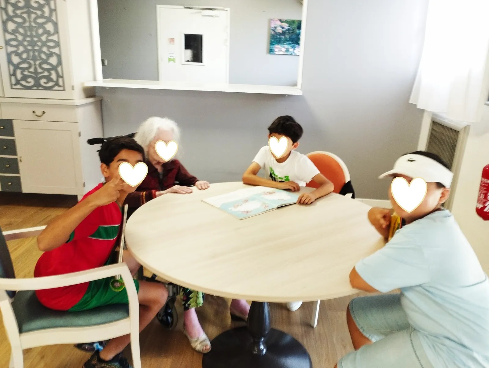 lecture avec les élèves de l'école